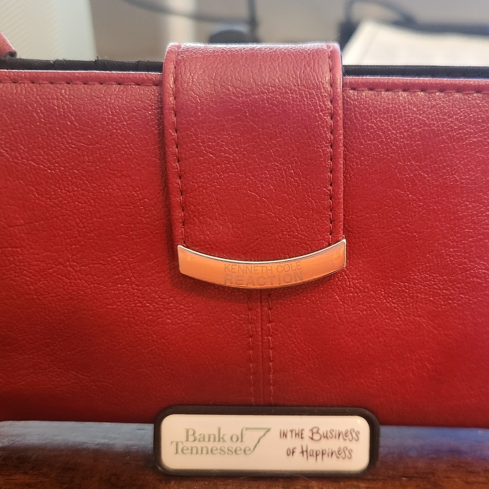 KENNETH COLE REACTION WALLET-RED